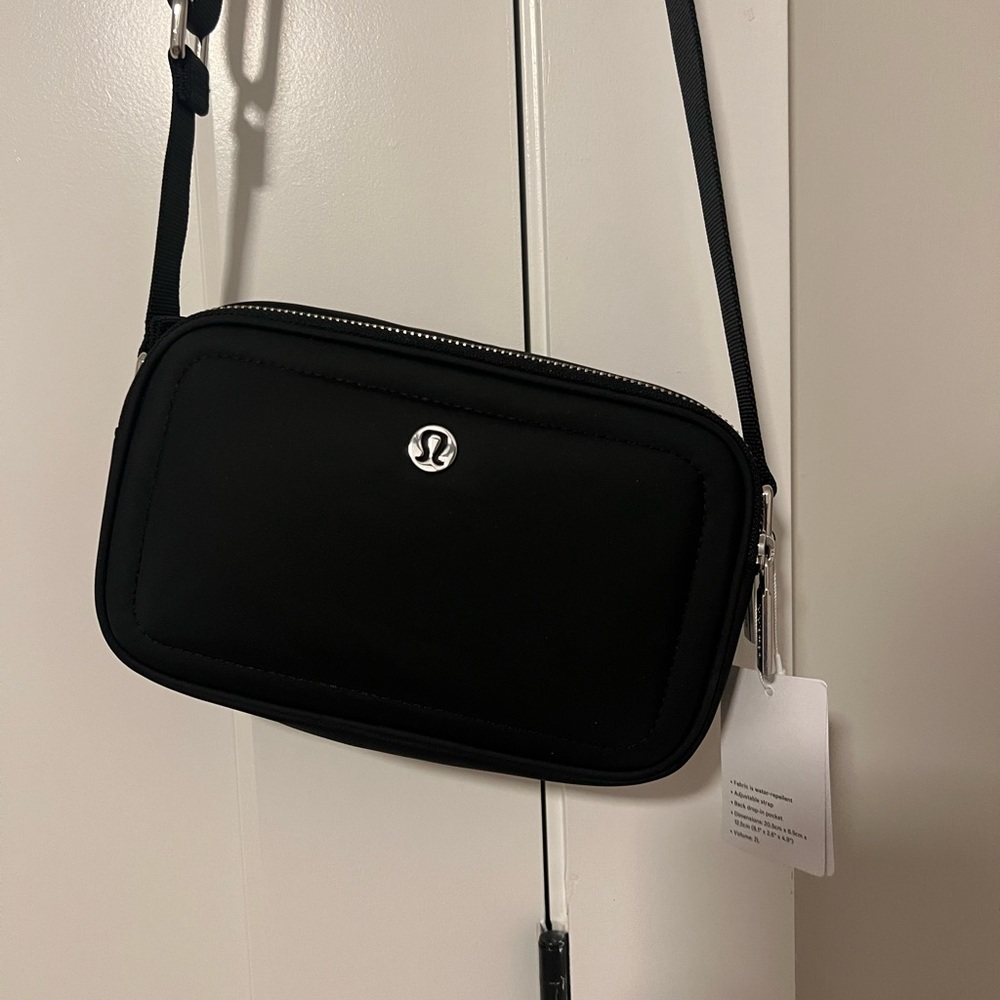 NWT Lululemon Camera Crossbody Bag, Black